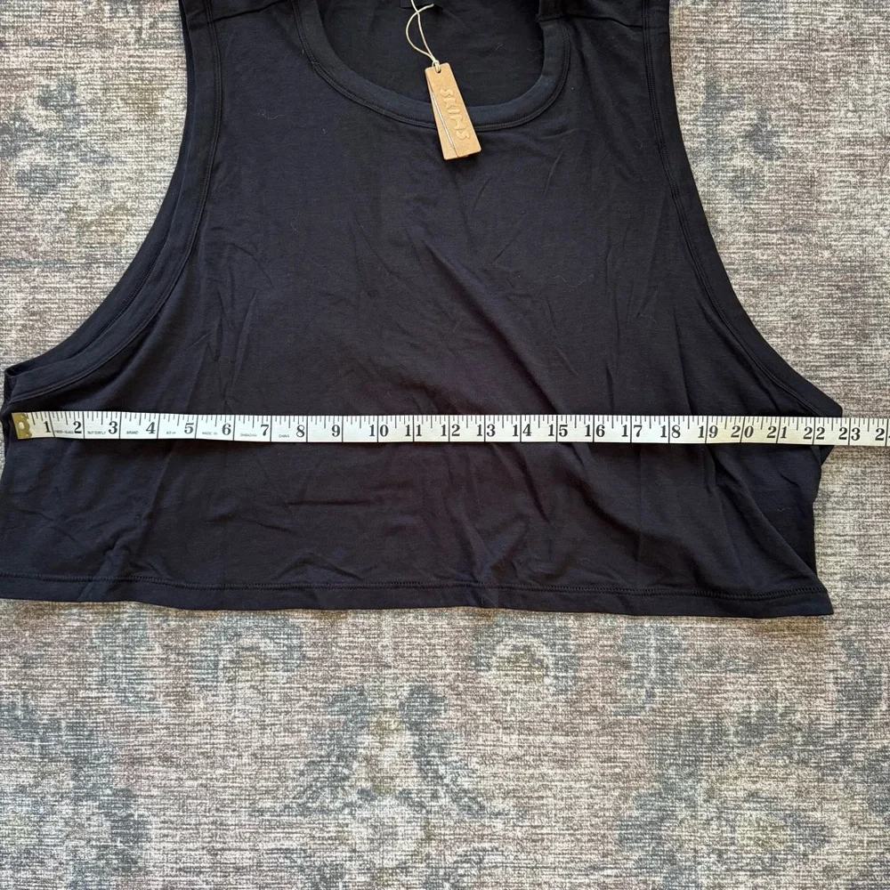 Skims Black crop muscle tank size 2x NWT - Picture 2 of 5